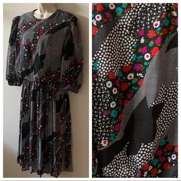 Dresses & Skirts - Vintage 70s 80s abstract pleated day dress (v)